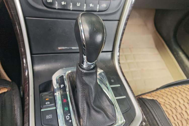 Used CHANGAN Raeton 2014 1.8T Automatic Prestige Anniversary Edition China IV Standard Gear Lever