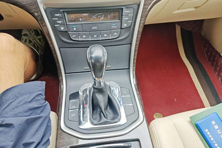 Used CHANGAN Raeton 2014 1.8T Automatic Elite Anniversary Edition China IV Standard Gear Lever