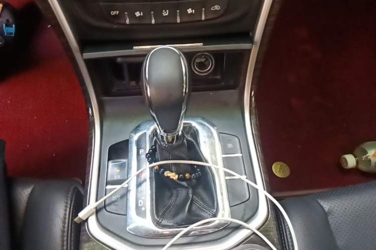Used CHANGAN Raeton 2014 1.8T Automatic Prestige Anniversary Edition China IV Standard Gear Lever