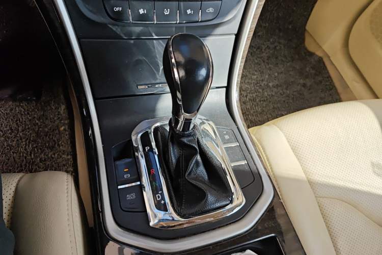 Used CHANGAN Raeton 2014 1.8T Automatic Elite Anniversary Edition China IV Standard Gear Lever