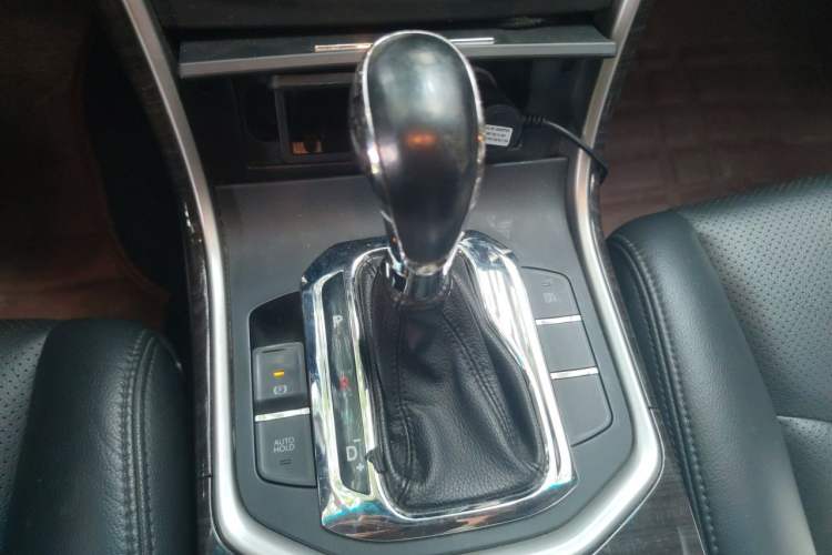 Used CHANGAN Raeton 2014 1.8T Automatic Prestige Anniversary Edition China IV Standard Gear Lever