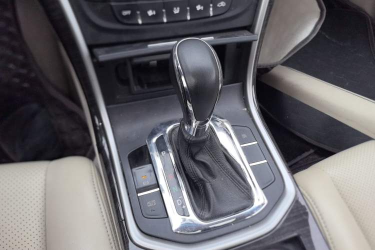 Used CHANGAN Raeton 2014 1.8T Automatic Elite Anniversary Edition China IV Standard Gear Lever
