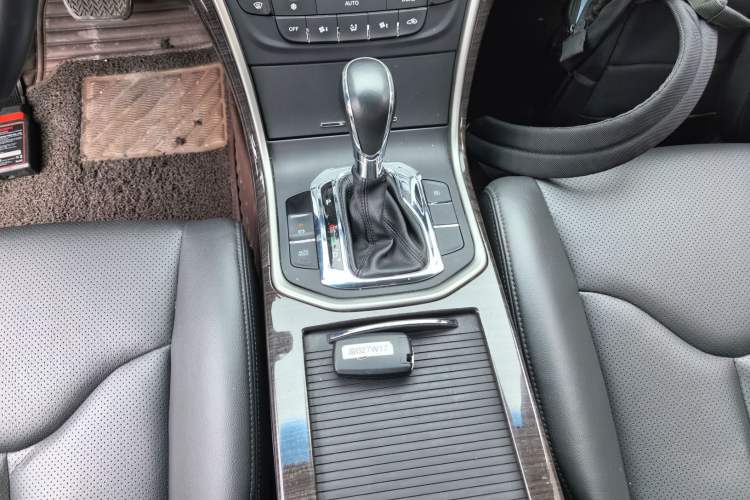 Used CHANGAN Raeton 2014 1.8T Automatic Prestige Anniversary Edition China IV Standard Gear Lever