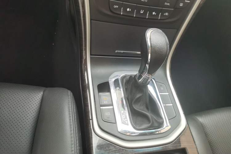 Used CHANGAN Raeton 2014 1.8T Automatic Prestige Anniversary Edition China IV Standard Gear Lever