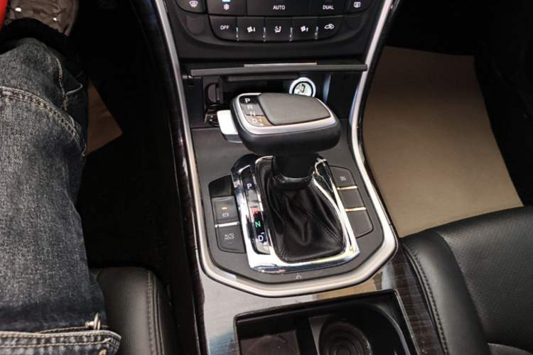Used CHANGAN Raeton 2014 1.8T Automatic Prestige Anniversary Edition China V Standard Gear Lever