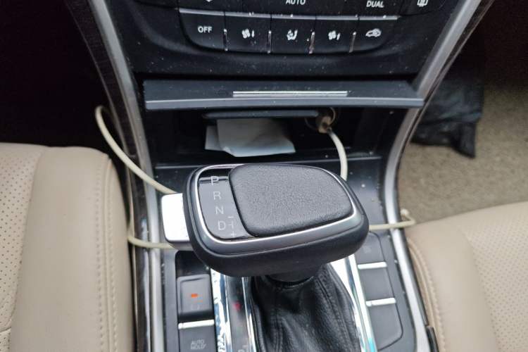 Used CHANGAN Raeton 2014 1.8T Automatic Elite Anniversary Edition China V Standard Gear Lever