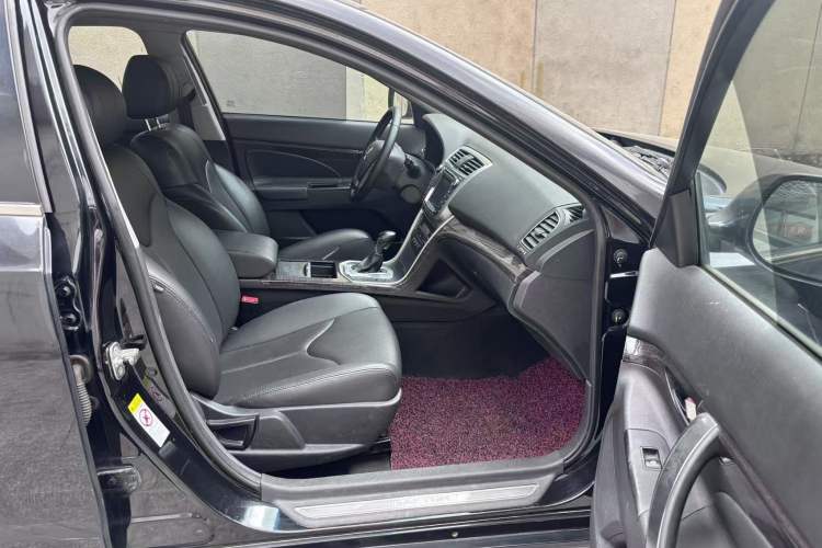 Used CHANGAN Raeton 2014 1.8T Automatic Prestige Anniversary Edition China V Standard Interior 4