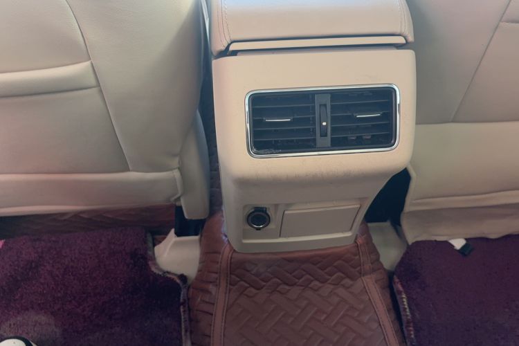 Used CHANGAN Raeton 2014 1.8T Automatic Elite Anniversary Edition China IV Standard Interior 5