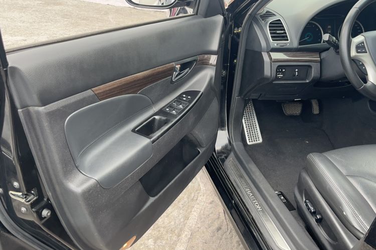 Used CHANGAN Raeton 2014 1.8T Automatic Prestige Anniversary Edition China V Standard Interior 7