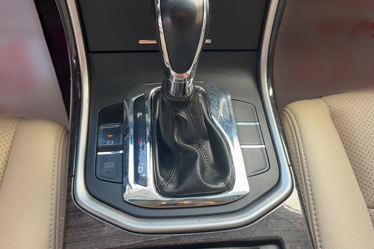 Used CHANGAN Raeton 2014 1.8T Automatic Elite Anniversary Edition China IV Standard Interior 8