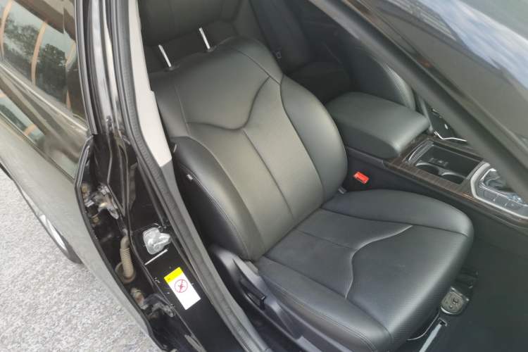 Used CHANGAN Raeton 2014 1.8T Automatic Prestige Anniversary Edition China IV Standard Right Front Seat