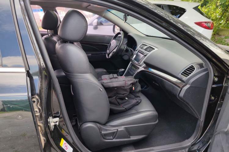 Used CHANGAN Raeton 2014 1.8T Automatic Prestige Anniversary Edition China V Standard Right Front Seat