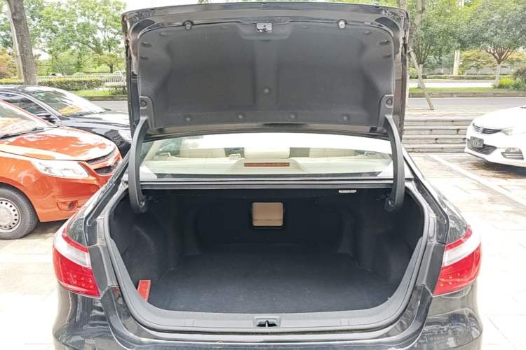 Used CHANGAN Raeton 2014 1.8T Automatic Elite Anniversary Edition China IV Standard Trunk