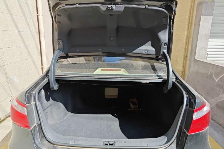 Used CHANGAN Raeton 2014 1.8T Automatic Elite Anniversary Edition China IV Standard Trunk