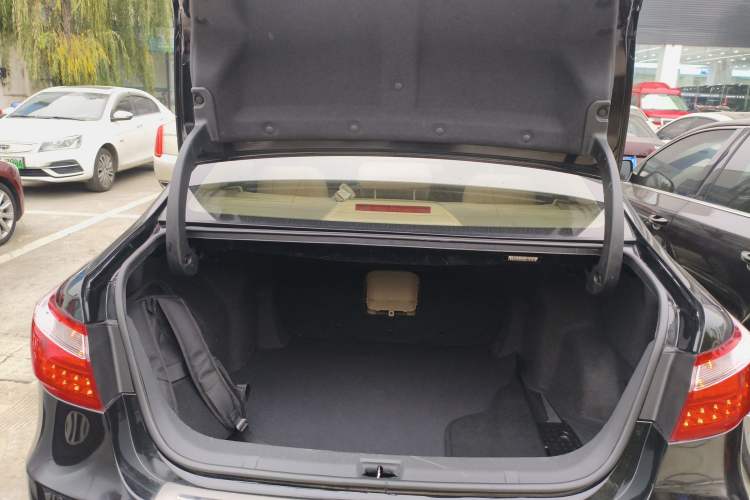 Used CHANGAN Raeton 2014 1.8T Automatic Elite Anniversary Edition China IV Standard Trunk