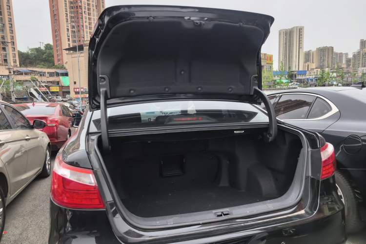 Used CHANGAN Raeton 2014 1.8T Automatic Prestige Anniversary Edition China IV Standard Trunk