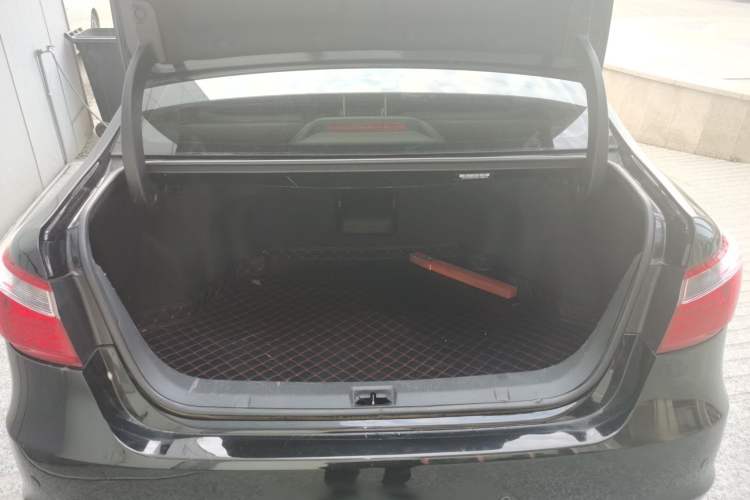 Used CHANGAN Raeton 2014 1.8T Automatic Prestige Anniversary Edition China IV Standard Trunk