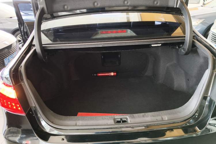 Used CHANGAN Raeton 2014 1.8T Automatic Prestige Anniversary Edition China V Standard Trunk