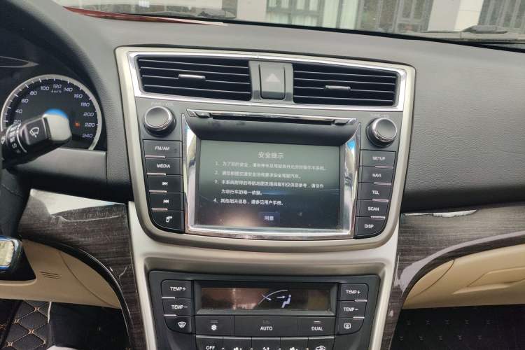 Used CHANGAN Raeton 2014 1.8T Automatic Elite Anniversary Edition China IV Standard Audio And AC Panel