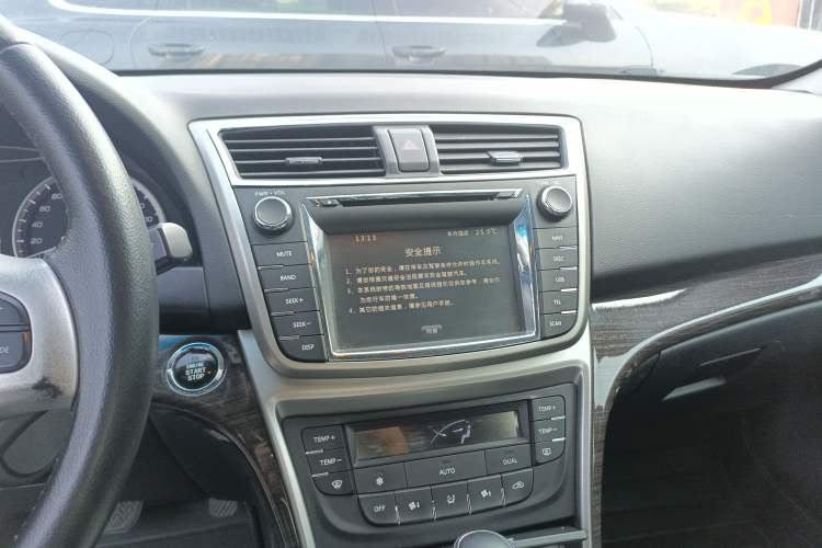 Used CHANGAN Raeton 2014 1.8T Automatic Prestige Anniversary Edition China IV Standard Audio And AC Panel