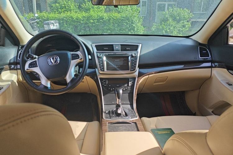 Used CHANGAN Raeton 2014 1.8T Automatic Elite Anniversary Edition China IV Standard Center Console