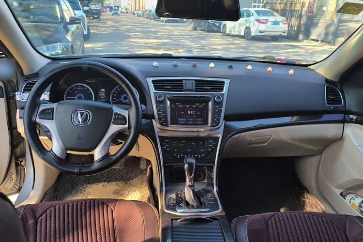 Used CHANGAN Raeton 2014 1.8T Automatic Elite Anniversary Edition China IV Standard Center Console