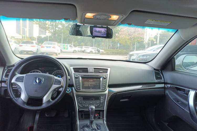 Used CHANGAN Raeton 2014 1.8T Automatic Prestige Anniversary Edition China IV Standard Center Console