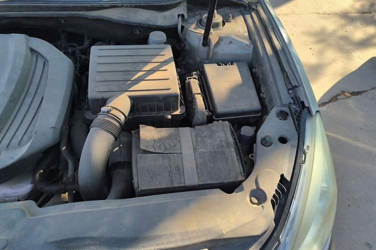 Used CHANGAN Raeton 2014 1.8T Automatic Elite Anniversary Edition China IV Standard Engine Bay Left