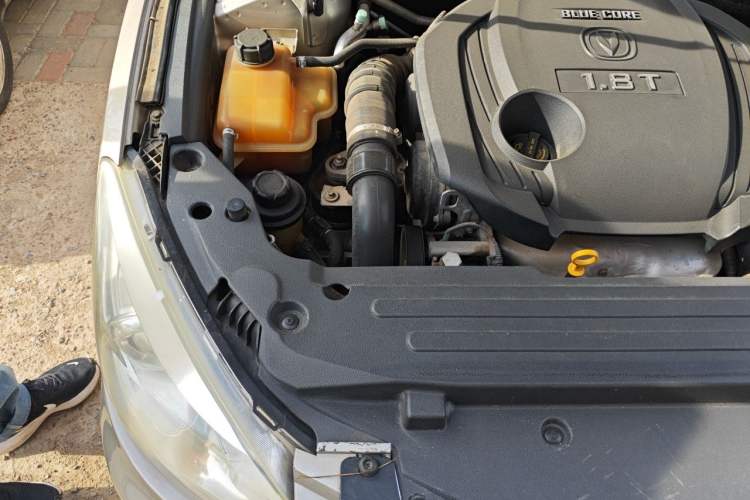 Used CHANGAN Raeton 2014 1.8T Automatic Elite Anniversary Edition China IV Standard Engine Bay Right