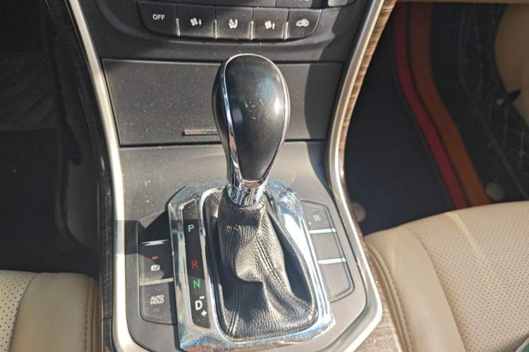 Used CHANGAN Raeton 2014 1.8T Automatic Elite Anniversary Edition China IV Standard Gear Lever