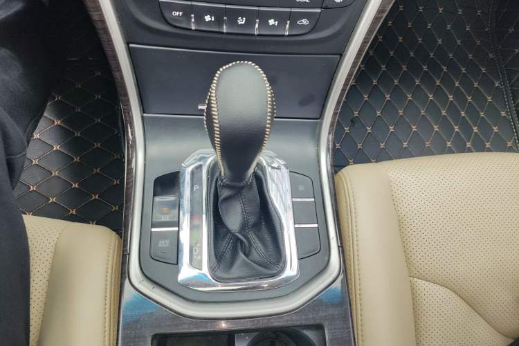 Used CHANGAN Raeton 2014 1.8T Automatic Elite Anniversary Edition China IV Standard Gear Lever