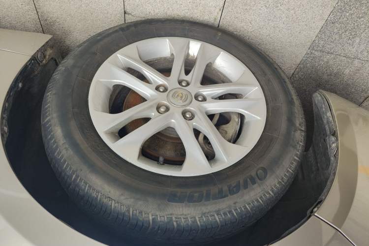 Used CHANGAN Raeton 2014 1.8T Automatic Elite Anniversary Edition China IV Standard Left Front Wheel Hub