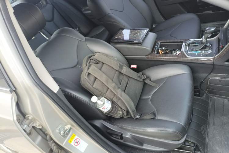 Used CHANGAN Raeton 2014 1.8T Automatic Prestige Anniversary Edition China IV Standard Right Front Seat