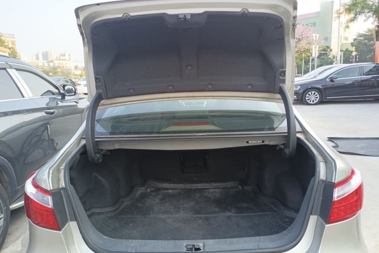 Used CHANGAN Raeton 2014 1.8T Automatic Prestige Anniversary Edition China IV Standard Trunk