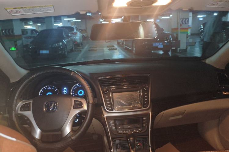 Used CHANGAN Raeton 2014 1.8T Automatic Elite Anniversary Edition China IV Standard Center Console