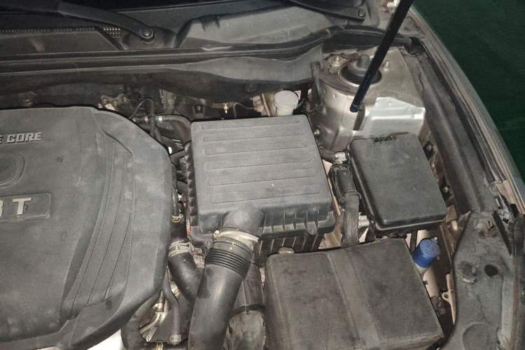 Used CHANGAN Raeton 2014 1.8T Automatic Elite Anniversary Edition China IV Standard Engine Bay Left