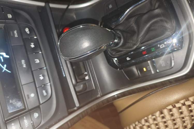 Used CHANGAN Raeton 2014 1.8T Automatic Elite Anniversary Edition China IV Standard Gear Lever