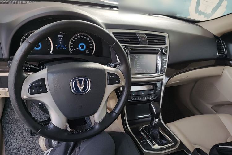Used CHANGAN Raeton 2014 1.8T Automatic Elite Anniversary Edition China V Standard Center Console