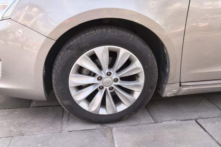 Used CHANGAN Raeton 2014 1.8T Automatic Prestige Anniversary Edition China IV Standard Left Front Wheel Hub