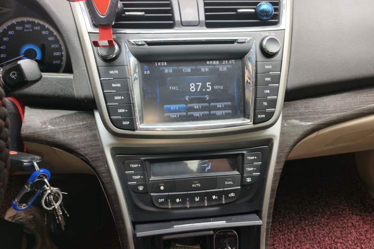 Used CHANGAN Raeton 2014 1.8T Automatic Elite Anniversary Edition China IV Standard Audio And AC Panel