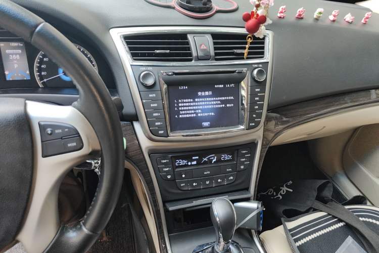 Used CHANGAN Raeton 2014 1.8T Automatic Elite Anniversary Edition China IV Standard Audio And AC Panel