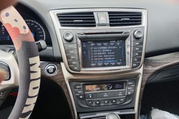 Used CHANGAN Raeton 2014 1.8T Automatic Prestige Anniversary Edition China IV Standard Audio And AC Panel