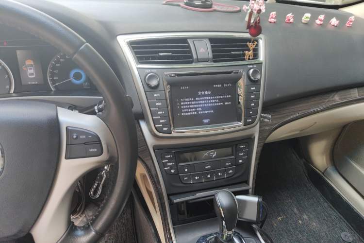 Used CHANGAN Raeton 2014 1.8T Automatic Elite Anniversary Edition China IV Standard Audio And AC Panel