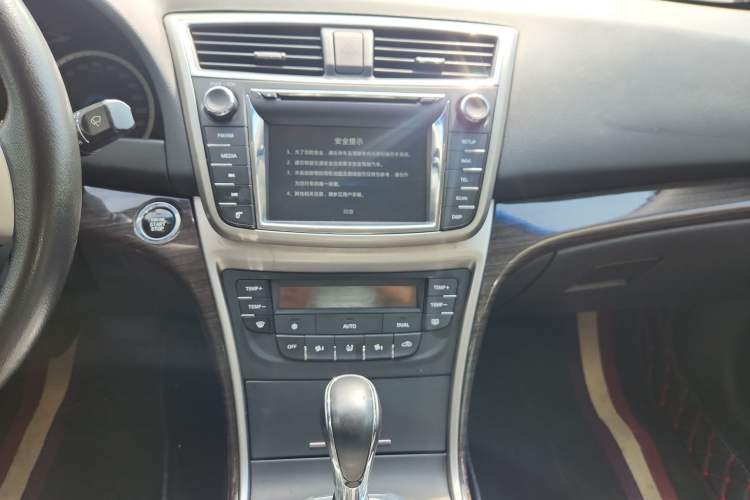 Used CHANGAN Raeton 2014 1.8T Automatic Prestige Anniversary Edition China IV Standard Audio And AC Panel