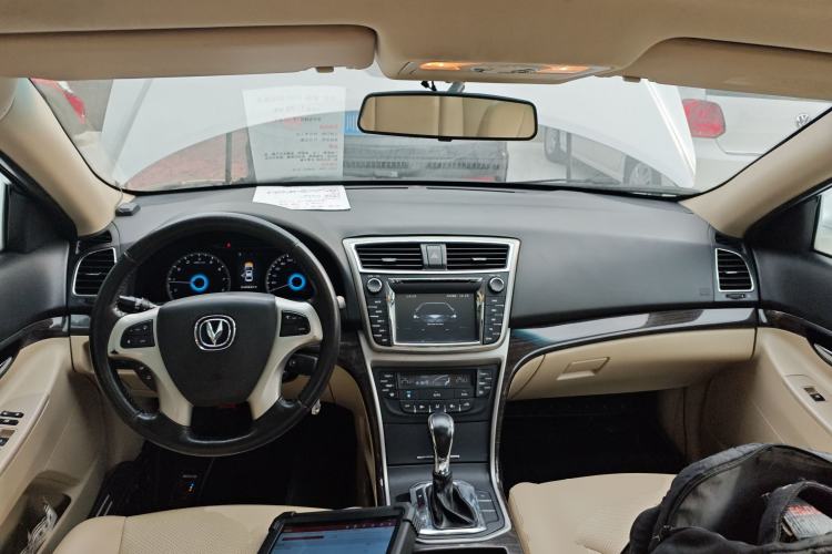 Used CHANGAN Raeton 2014 1.8T Automatic Elite Anniversary Edition China IV Standard Center Console
