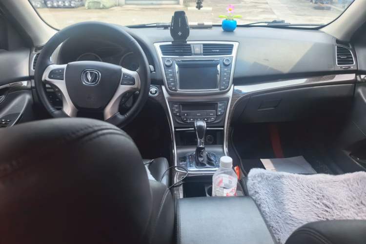 Used CHANGAN Raeton 2014 1.8T Automatic Prestige Anniversary Edition China V Standard Center Console