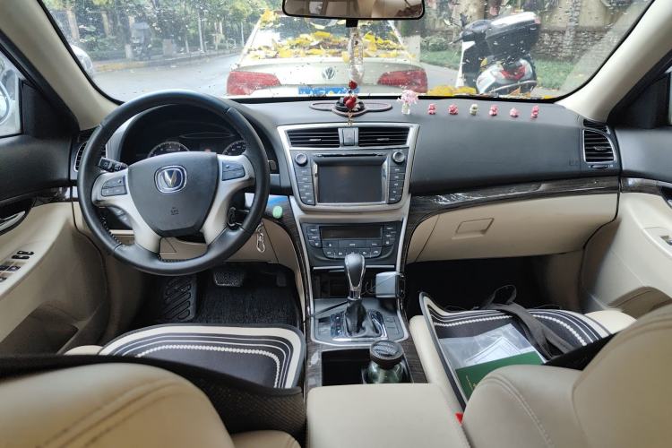 Used CHANGAN Raeton 2014 1.8T Automatic Elite Anniversary Edition China IV Standard Center Console