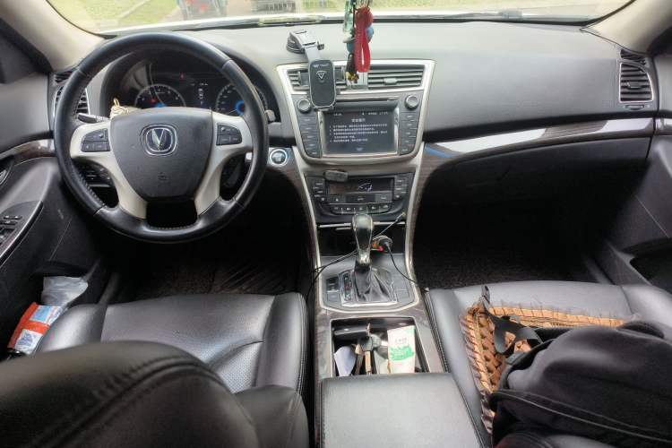 Used CHANGAN Raeton 2014 1.8T Automatic Prestige Anniversary Edition China IV Standard Center Console