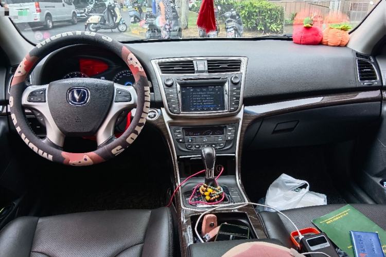 Used CHANGAN Raeton 2014 1.8T Automatic Prestige Anniversary Edition China IV Standard Center Console