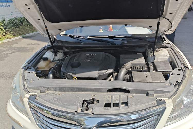 Used CHANGAN Raeton 2014 1.8T Automatic Elite Anniversary Edition China IV Standard Engine Bay